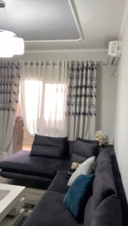 Jepet me Qera Apartament 1+1 i mobiluar ne Astir, Pranë Rrethit,