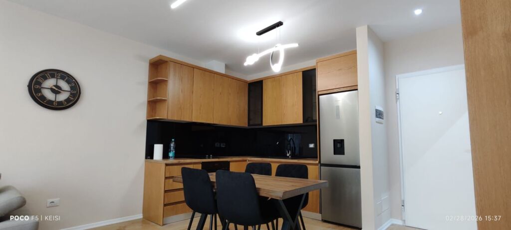 APARTAMENT 1+1 ME QERA – ISH STACIONI I TRENIT, TIRANË