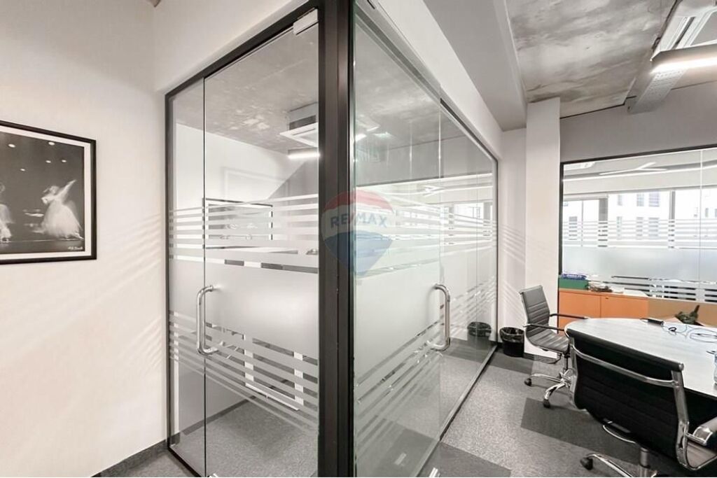 Zyre per qira, Rruga e Kosovareve-