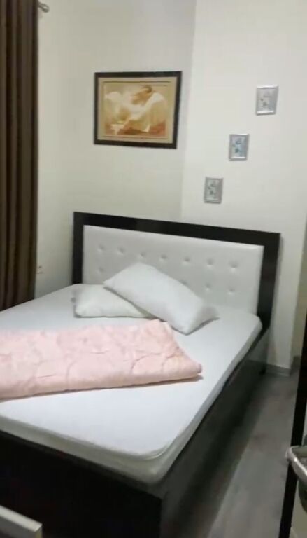 Jepet me Qera Apartament 1+1 i mobiluar ne Astir, Pranë Rrethit,