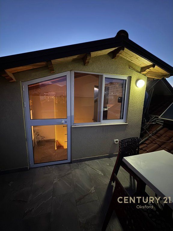 Shitet vilë 2 kate + papafingo në rrugën Jordan Misja! 285,000 € Sip. Totale  156m2