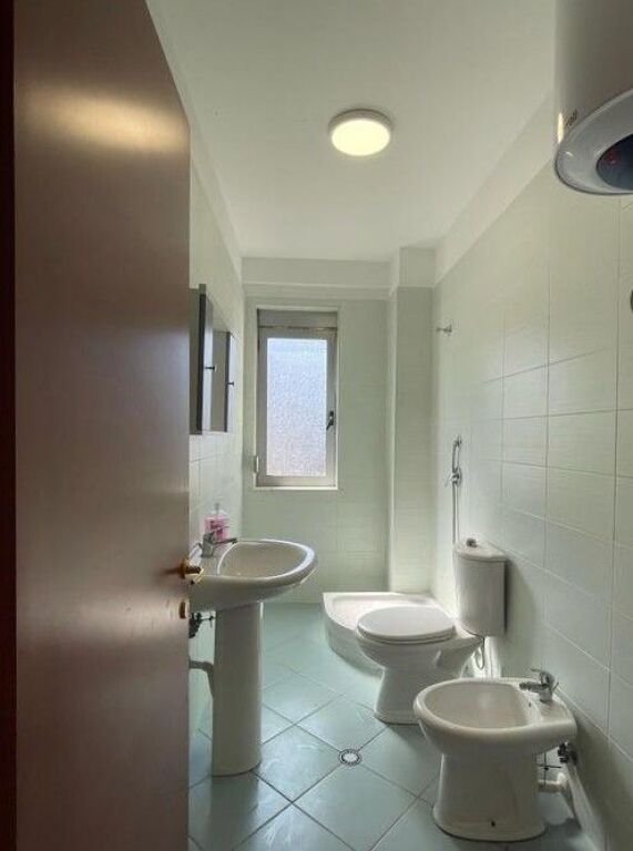 Shitet , Apartament 1+1, Misto Mame.