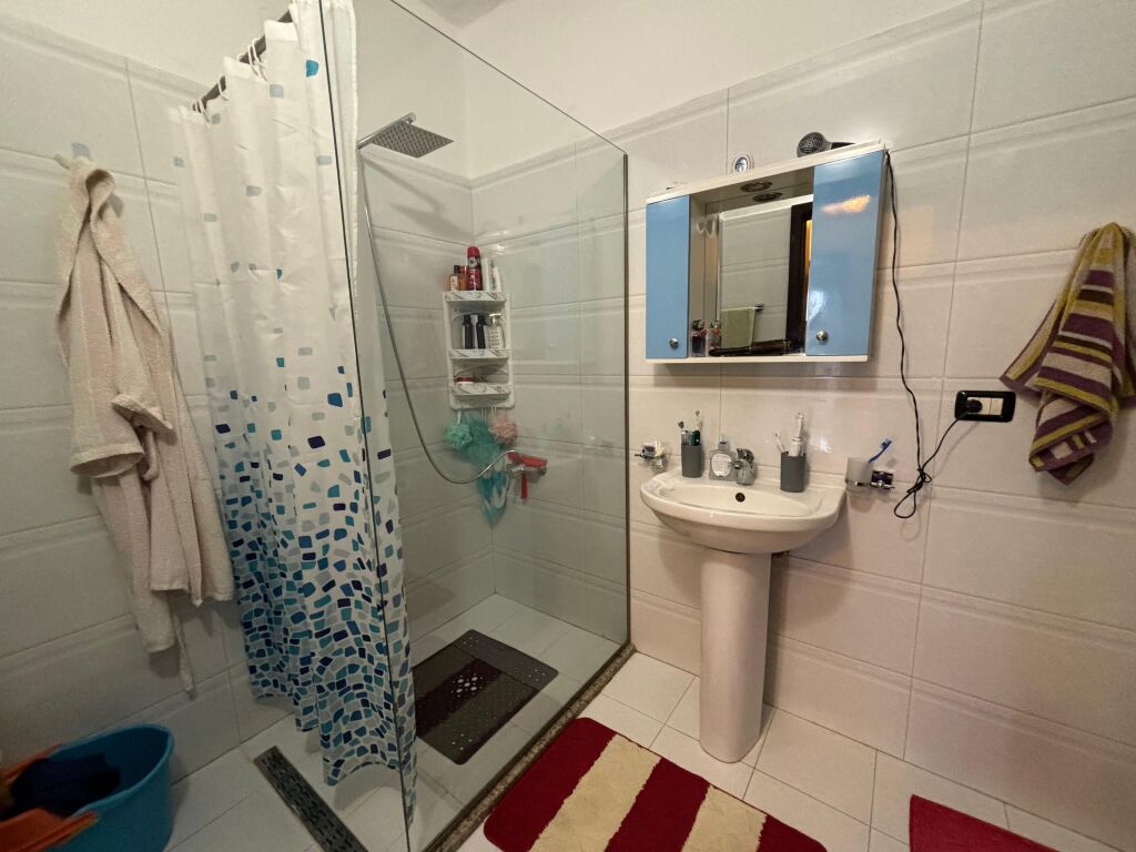 🏡 OKAZION NË SHITJE NË Rruga e Re – Vlorë!