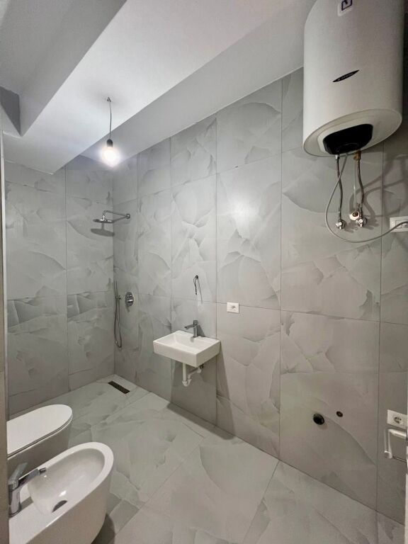 📣 SHITET Apartament 1+1 📍 Rezidenca Kaimi, Ali Demi 🛣️ Rruga "Pasho Hysa" ✨  