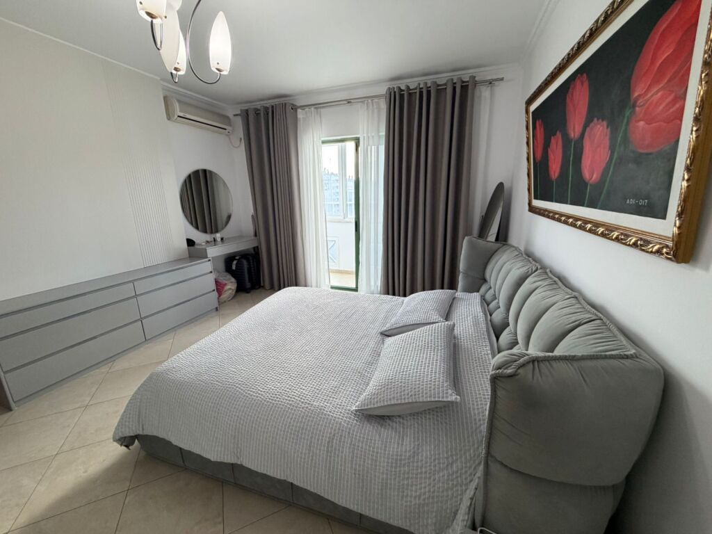 Jepet me qera 1+1 bllok te artixhano mobiluar ashensor 899 eu