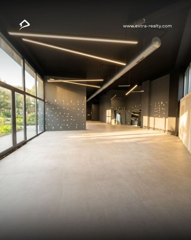 Ambjent me qira tek rruga Barrikadave openspace