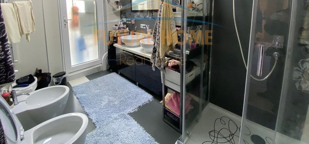 Shitet, Apartament 3+1+3, Liqeni i Thate