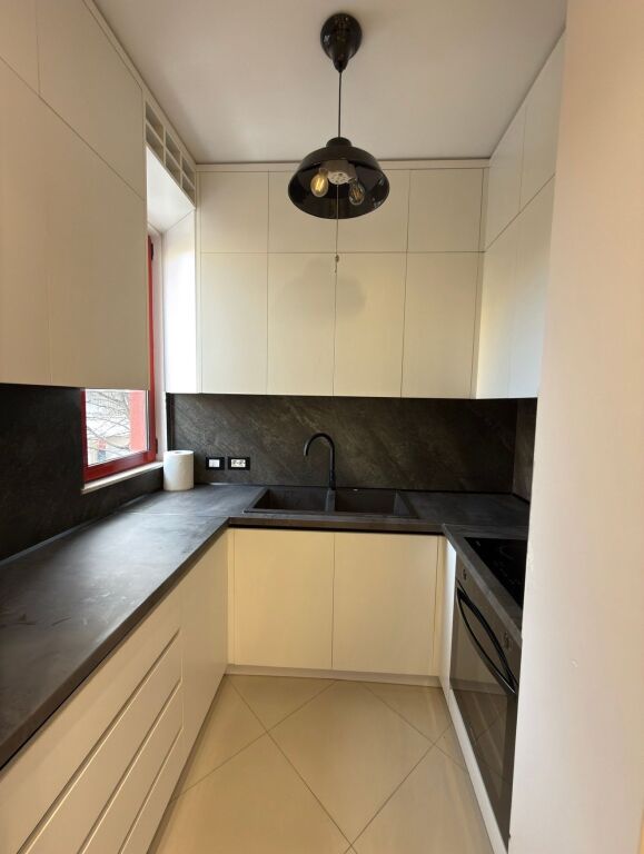 Jepet me qera apartament 1+1, totalisht i mobiluar.