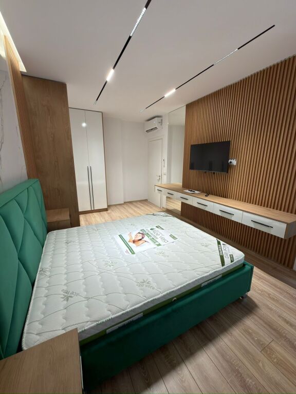 Ofrohet apartament 2+1 me qira