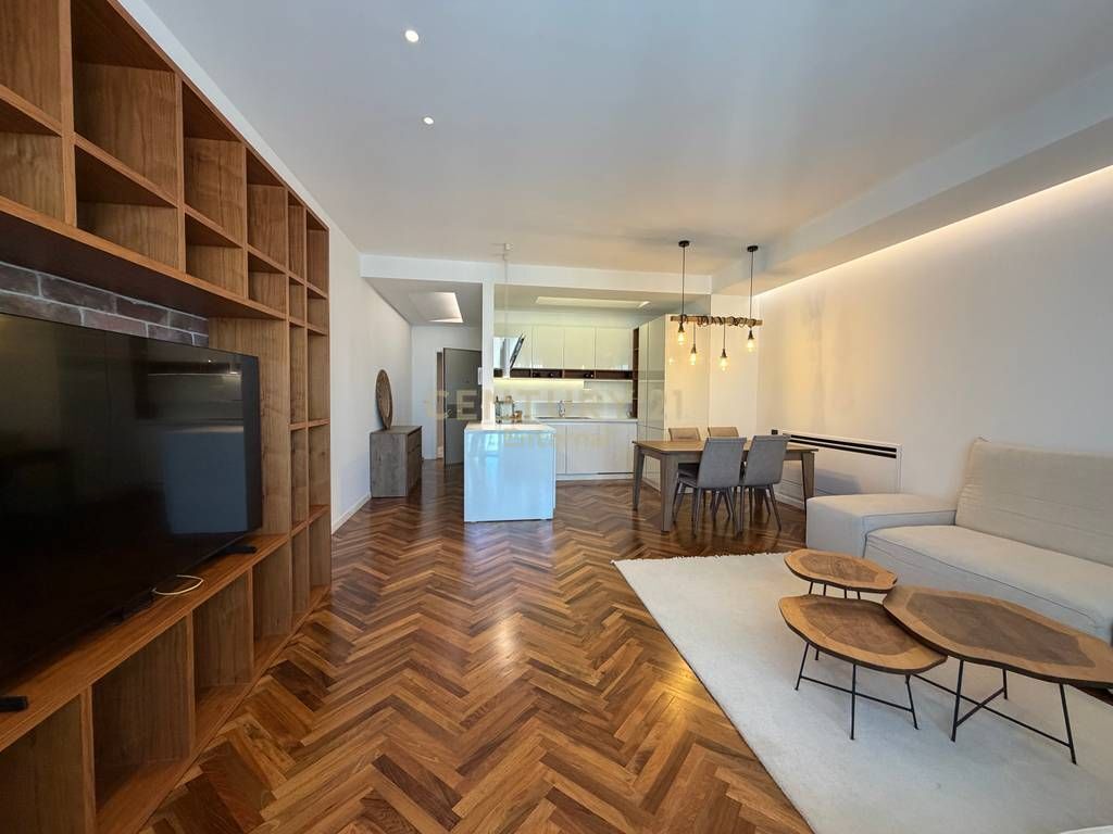 Apartament 2+1+2+ Post Parkimi per Qera te Ambasador 3 2,300 € /Muaj Sip. Totale  120m2