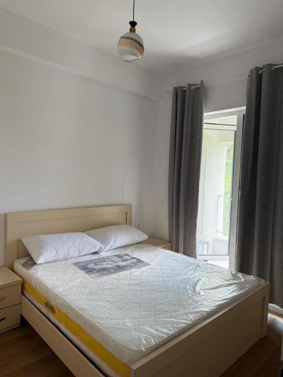 🏢Ne zonen e Ali Demit,Rezidenca Kaimi jepet me qera apartament 2+1+post parkimi,i mobiluar.50,000Leke