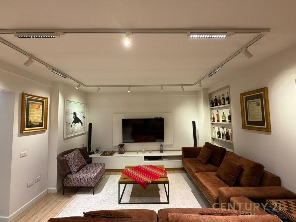 Appartamento 2+1 in affitto vicino al Comune di Parigi, in Via Sulejman Delvina.