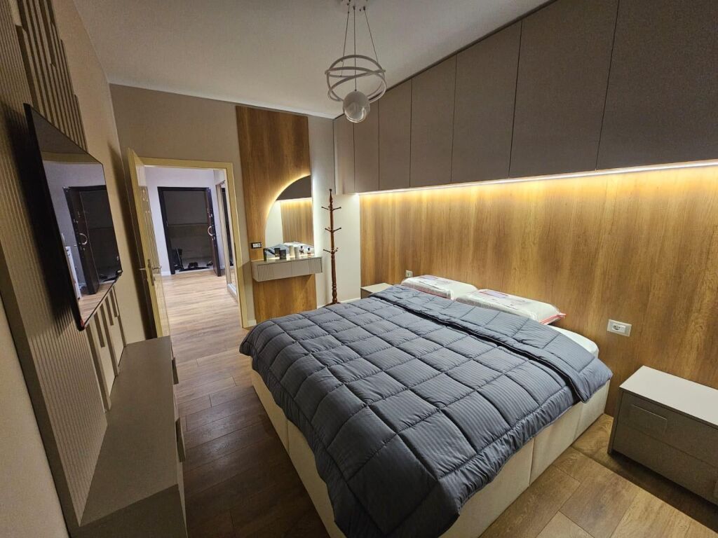 Apartament 1+1 ne shitje, Liqeni i Thate prane Radisson