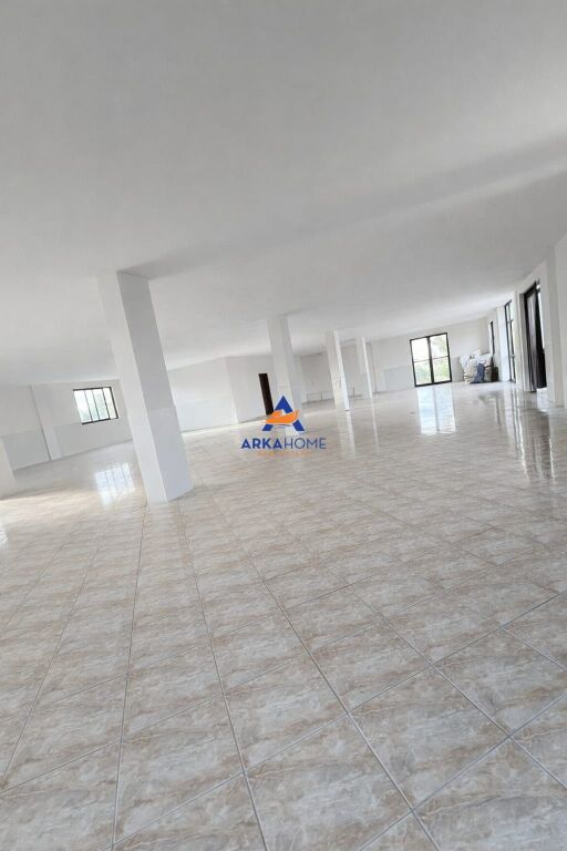 JEPET AMBIENT BIZNESI ME QIRA 430M2 "RRUGA MARTIN CAMAJ VAZHDIMI I UNAZES PLAZH-PLEPA" 85000 LEKE