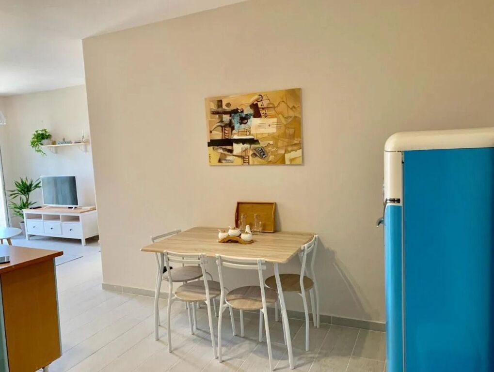 APARTAMENT 1+1 PËR SHITJE – VIJA E PARË NGA DETI  SHKEMBI I KAVAJES🌊