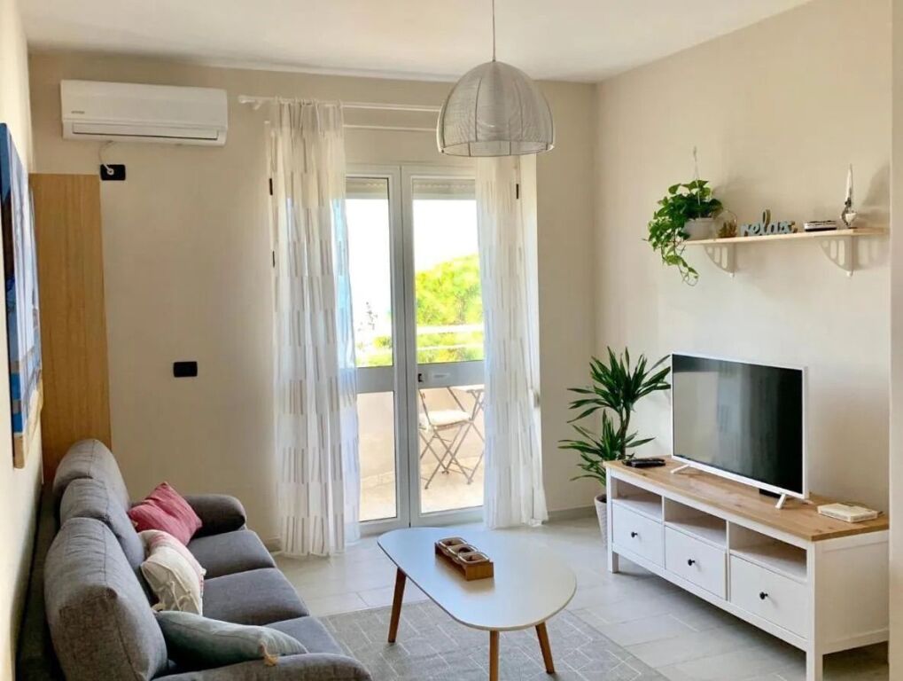 APARTAMENT 1+1 PËR SHITJE – VIJA E PARË NGA DETI  SHKEMBI I KAVAJES🌊