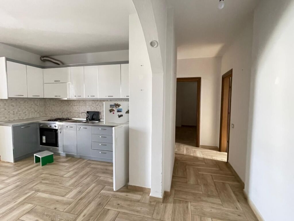Jepet me qira apartament 2+1+2 pranë Spitalit, Durrës.