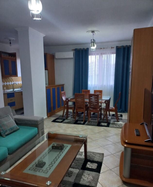 Jepet me qera Apartamenti 1+1 ,prane Kopeshtit 45 Tirane e Re rruga  Irfan Tomoni  500 mije leke