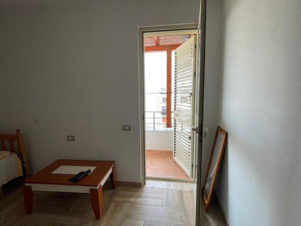 Jepet me qira apartament 2+1+2 pranë Spitalit, Durrës.