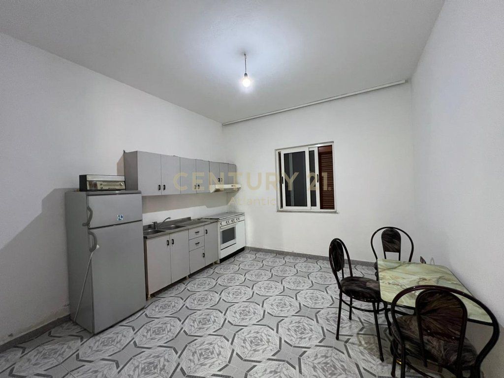 SHITET SHTEPI PRIVATE PRANE QENDRRES NE SHIJAK !