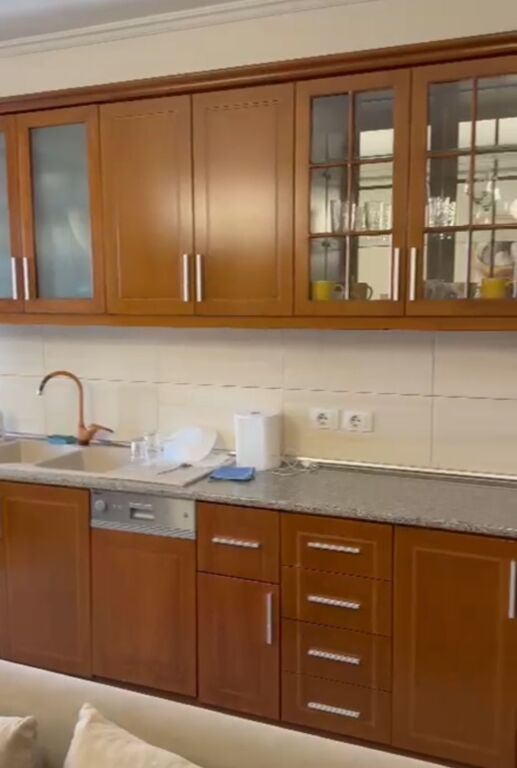 Apartament 2+1 me qira – Komuna e Parisit, pranë Kristal Center