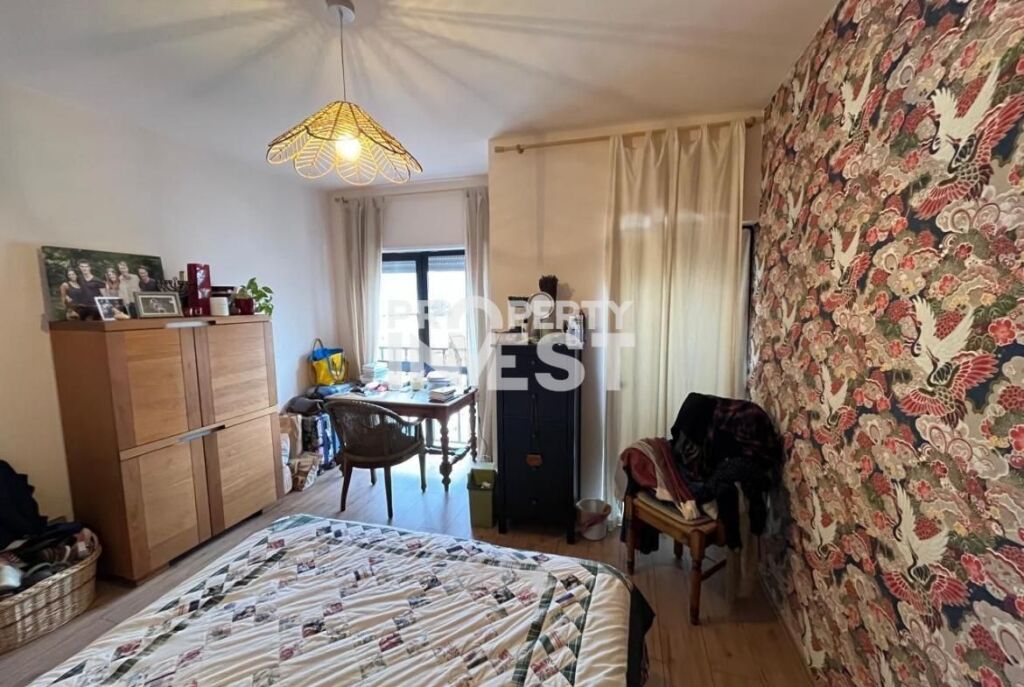 Shitet apartament 2+1 Rruga e Dibres perball Restorant Durresi