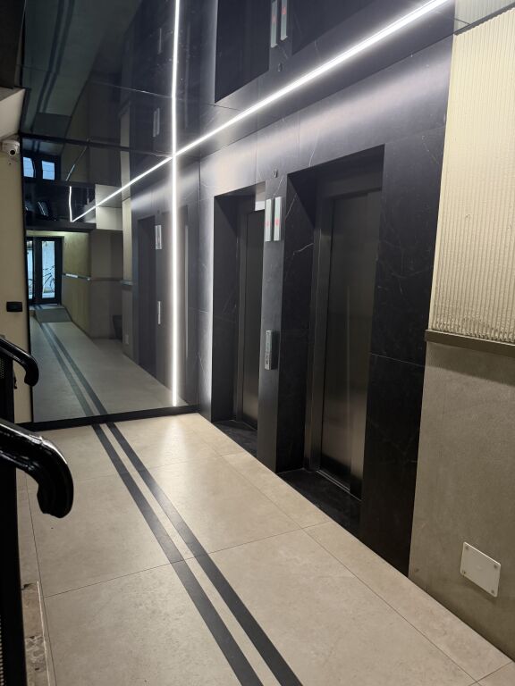 1+1,i mobiluar te Artixhiano,bllok,900 euro