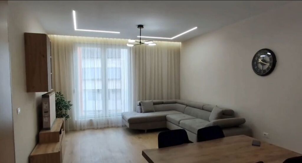 APARTAMENT 1+1 ME QERA – ISH STACIONI I TRENIT, TIRANË