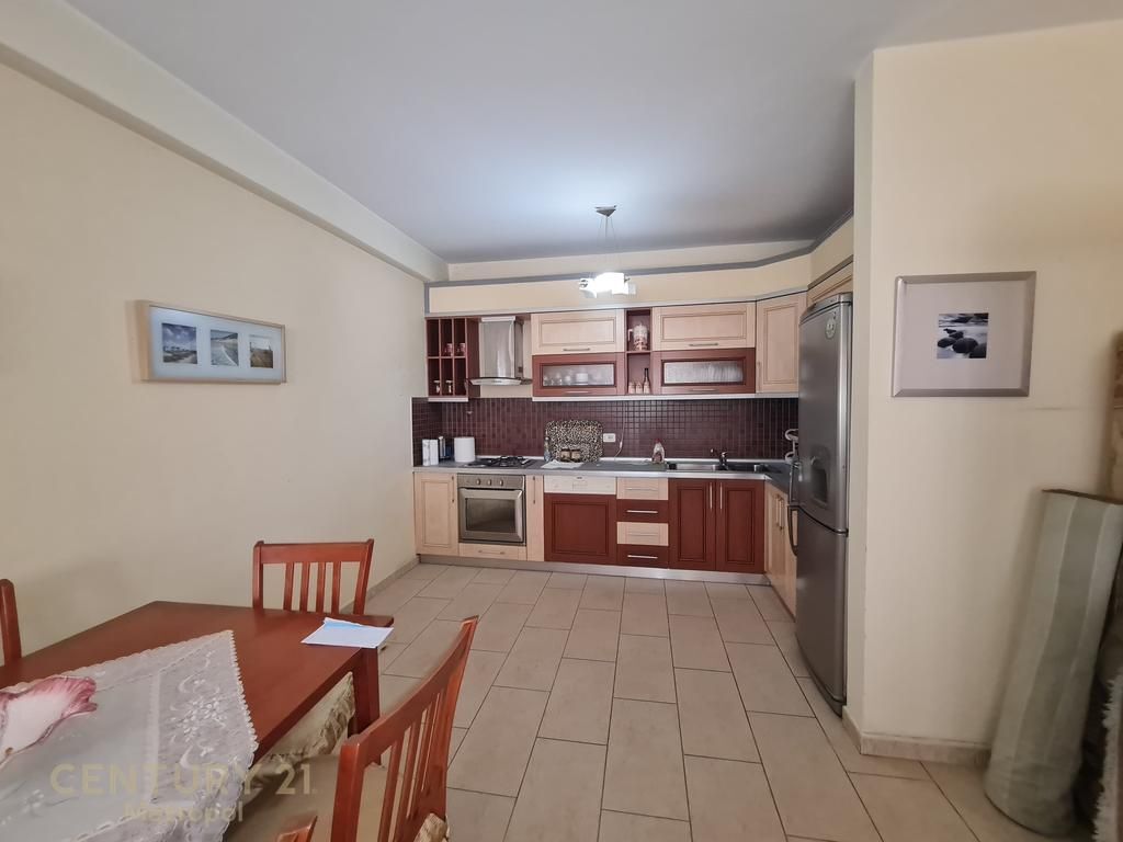 Apartament 2+1 Për Shitje në Komunën e Parisit, 265,000 € Sip. Totale  116m2