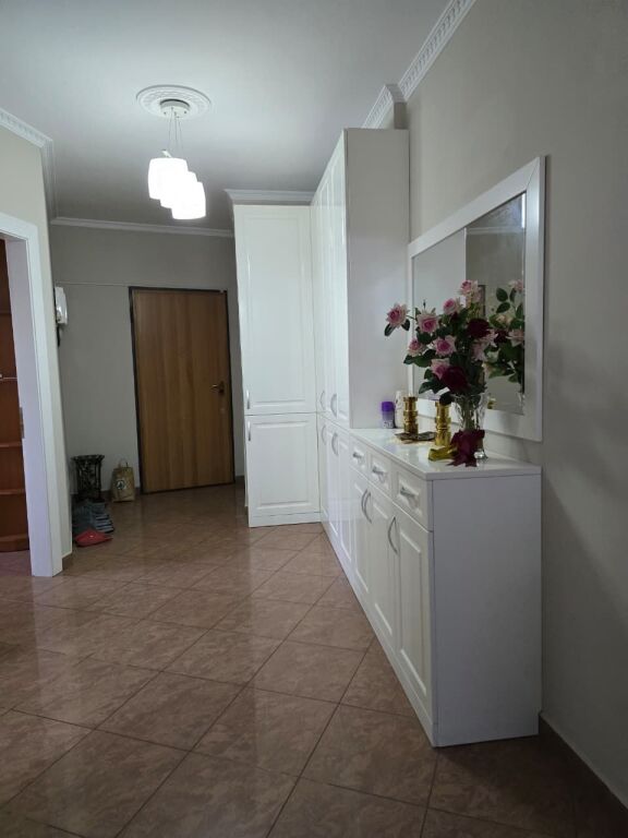 Jepet me qira 2+1 ,Qëndër