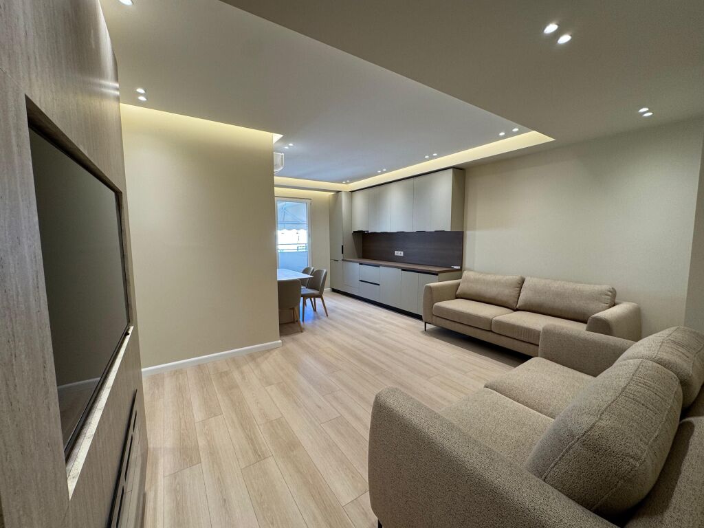 Apartament 2+1 per shitje, Komuna e Parisit