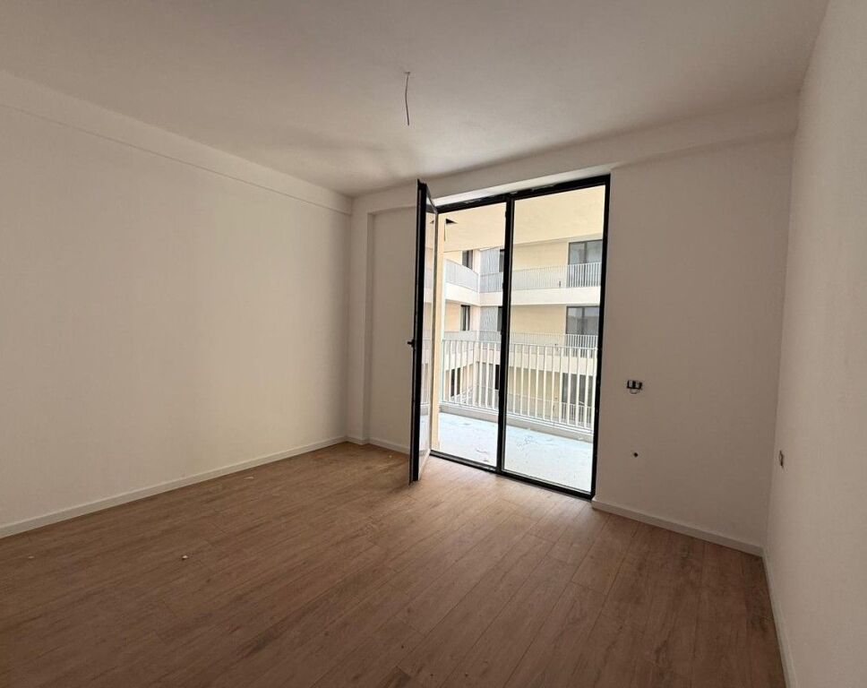 🏢 Zyrë me Qira 2+1+2 – Golden Tower, Mine Peza Qender