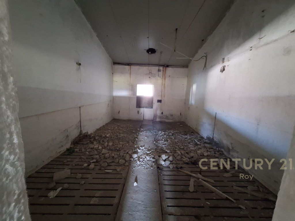 SHITET KAPANON NE XHAFZOTAJ, 1384 M2 , 3722 M2 TOKE