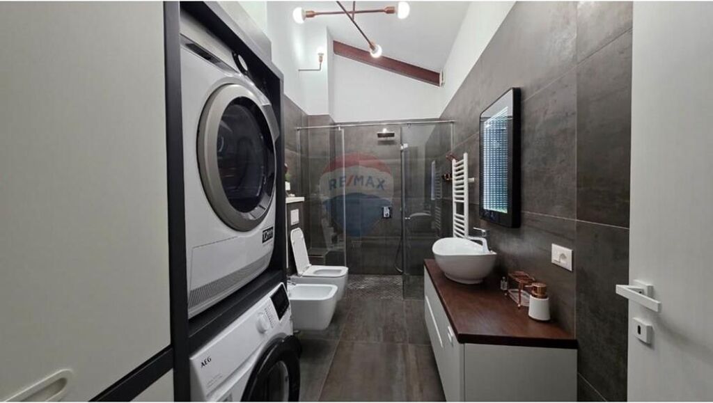 Penthouse me qira, Secret Garden