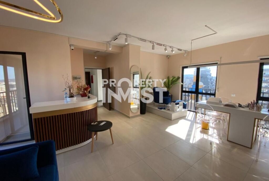 Shitet apartament 3+1+2 Rruga e Dibres perball Restorant Durresi