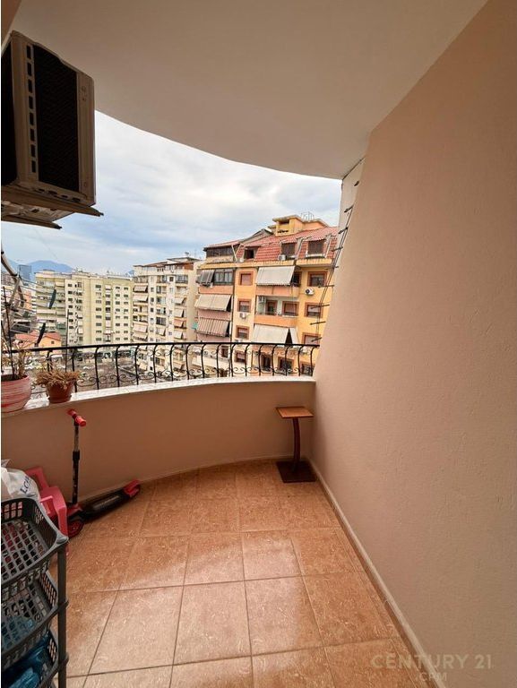 AFFITTASI APPARTAMENTO 2+1 NEL COMUNE DI PARIGI