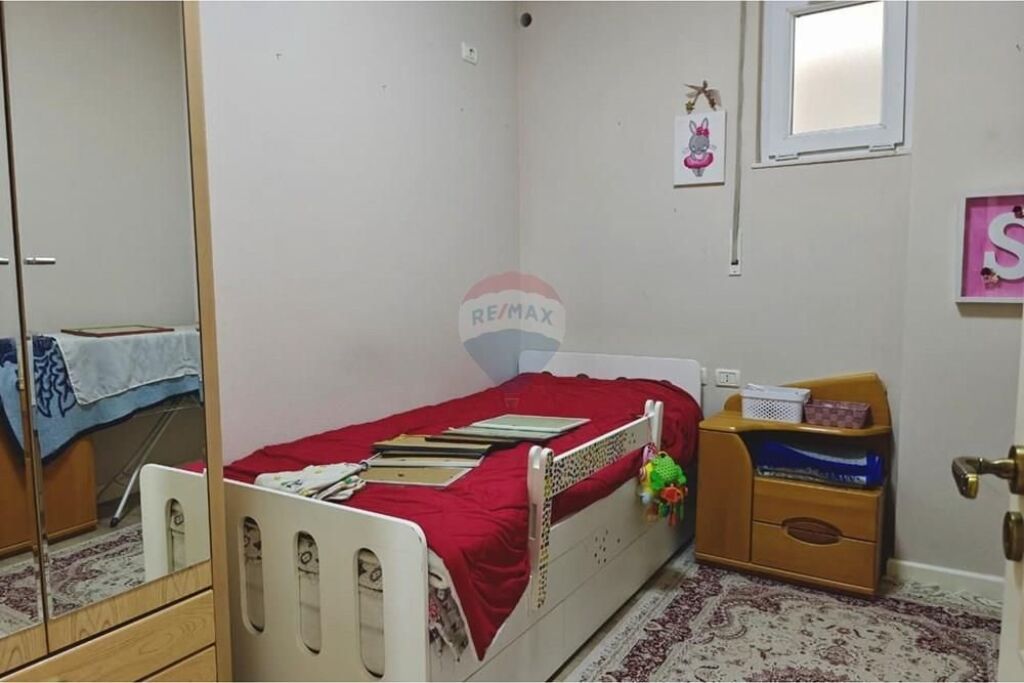 SHITET, APARTAMENT 3+1+2 me Verande , FRESKU