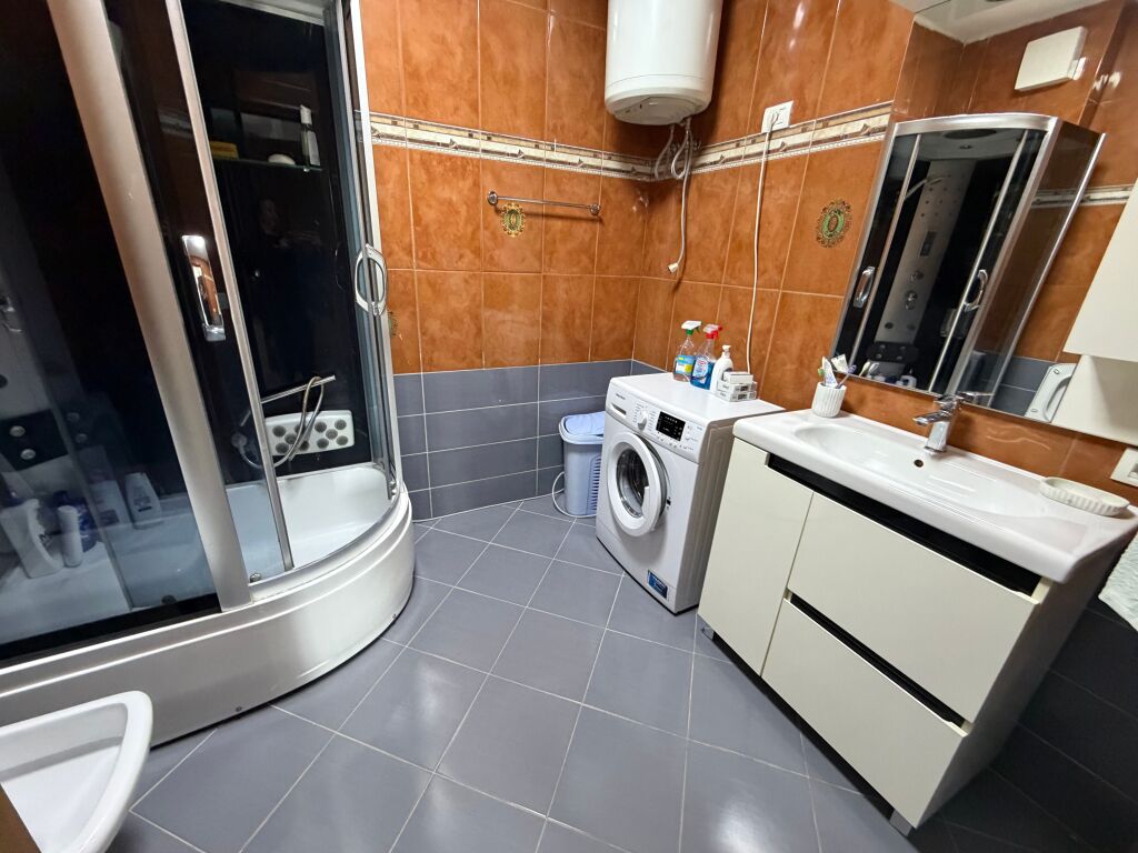 1+1,i mobiluar te Artixhiano,bllok,900 euro