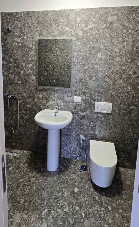 🏢 Zyrë me Qira 2+1+2 + Post Parkimi