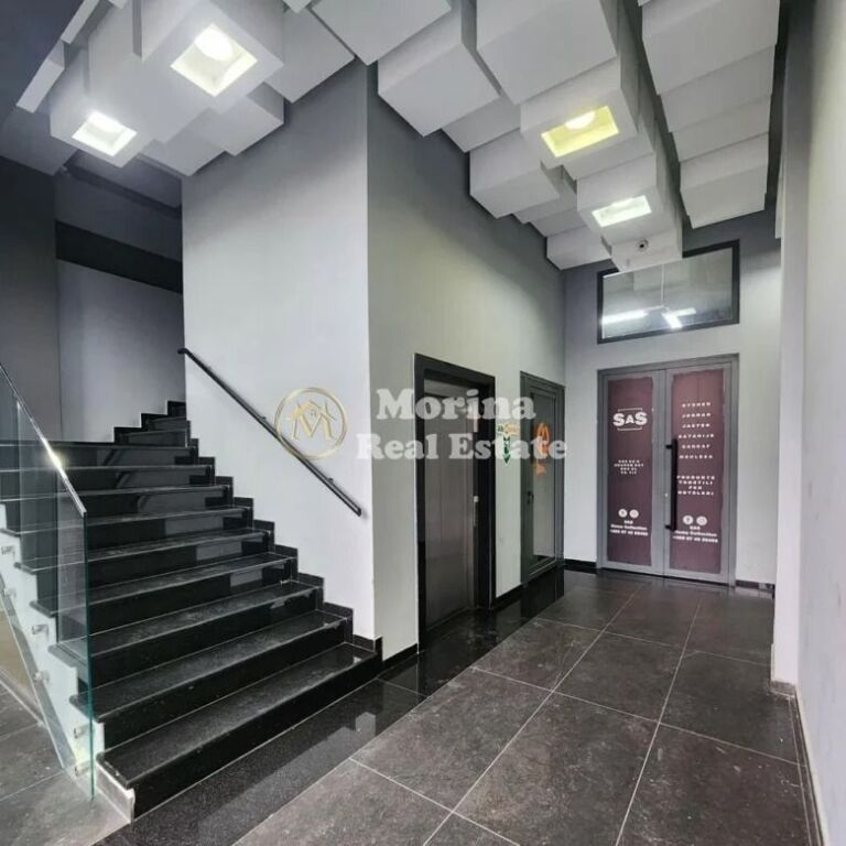 Qera | Ambjent Biznesi | Rruga Myslym Shyri | 470 €/muaj