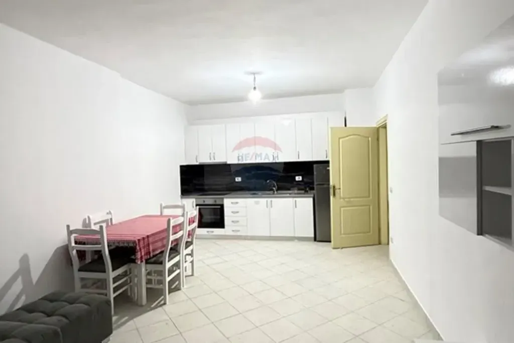 Apartament 2+1 per qira tek Vila L, Astir