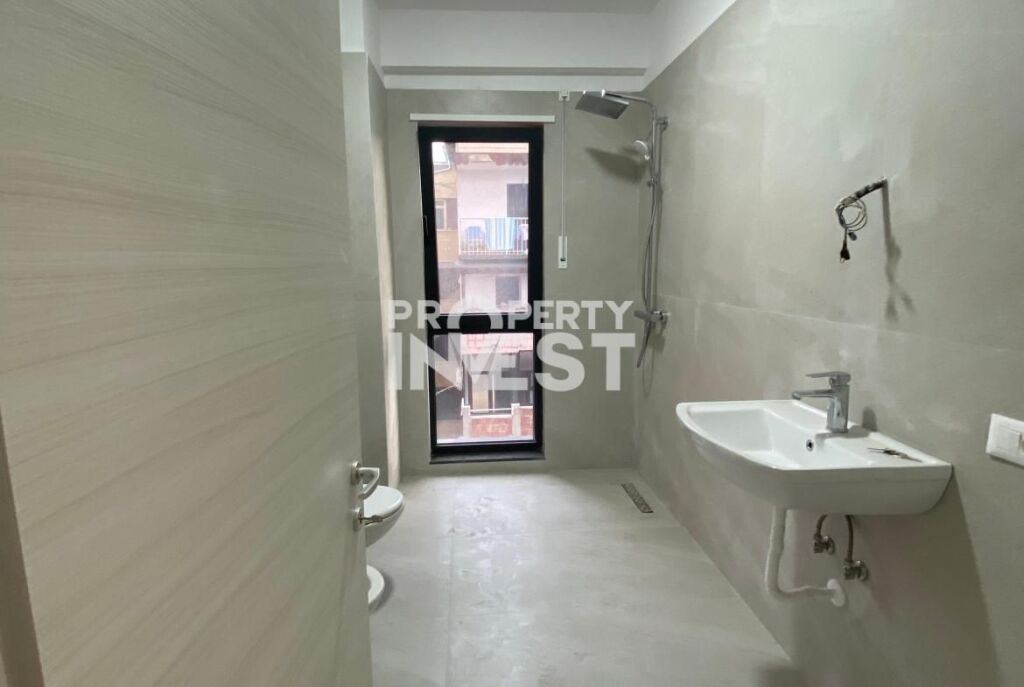 Ambient zyrash me qira tek Myslym Shyri