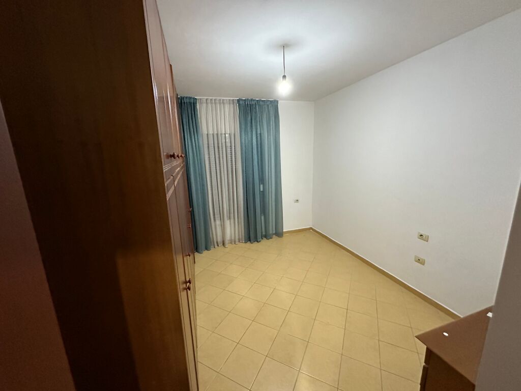 Apartament 1+1 me qera prane Spakut tek rruga Jordan Misja
