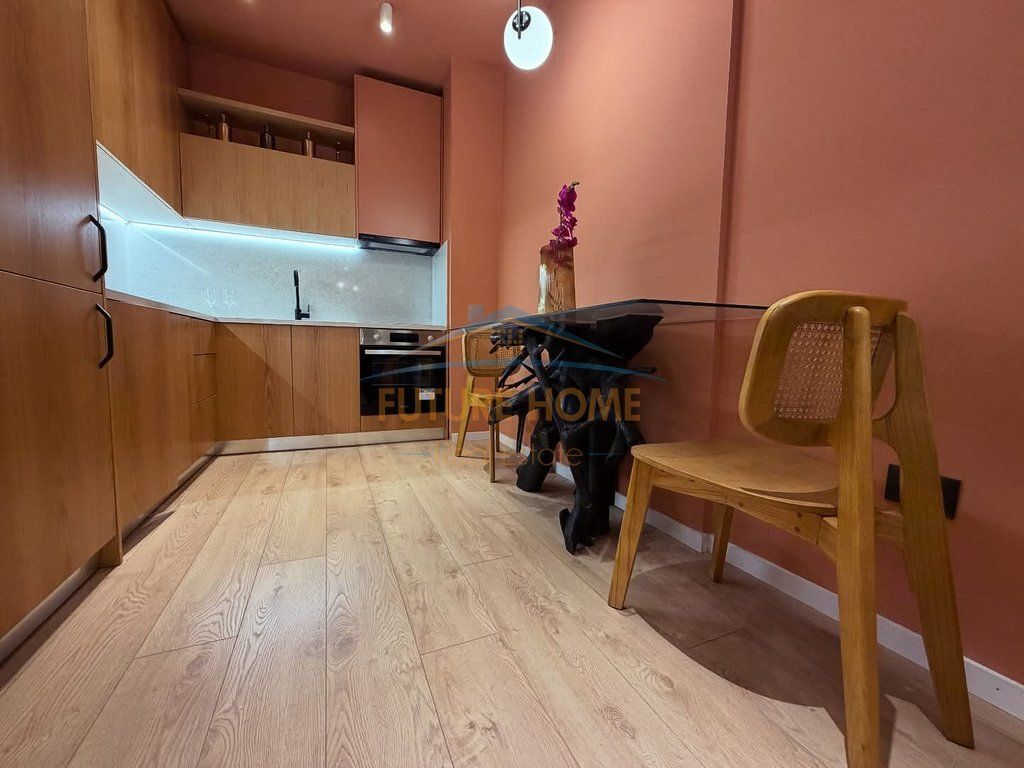 Qera,Apartament 1+1 me Parkim,Ish Ekspozita!
