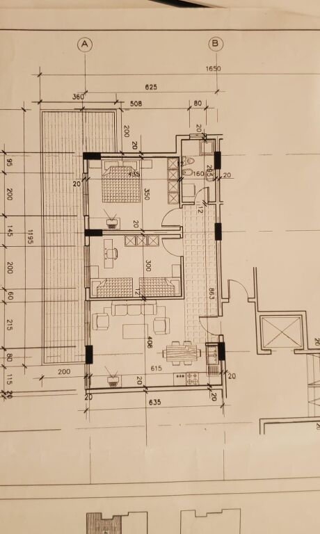 SHITET APARTAMENT 2+1 NË LUNGOMARE – PAMJE ANËSORE NGA DETI