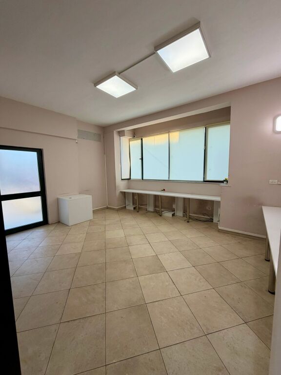 📣 QERA Ambient Zyre 📍 Prane 21-Dhjetorit ✨  