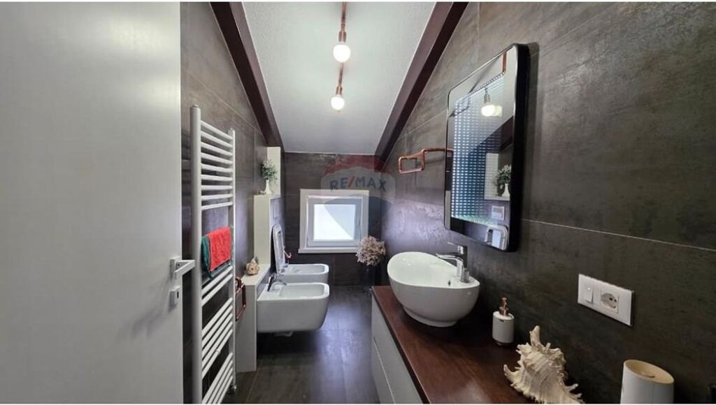 Penthouse me qira, Secret Garden