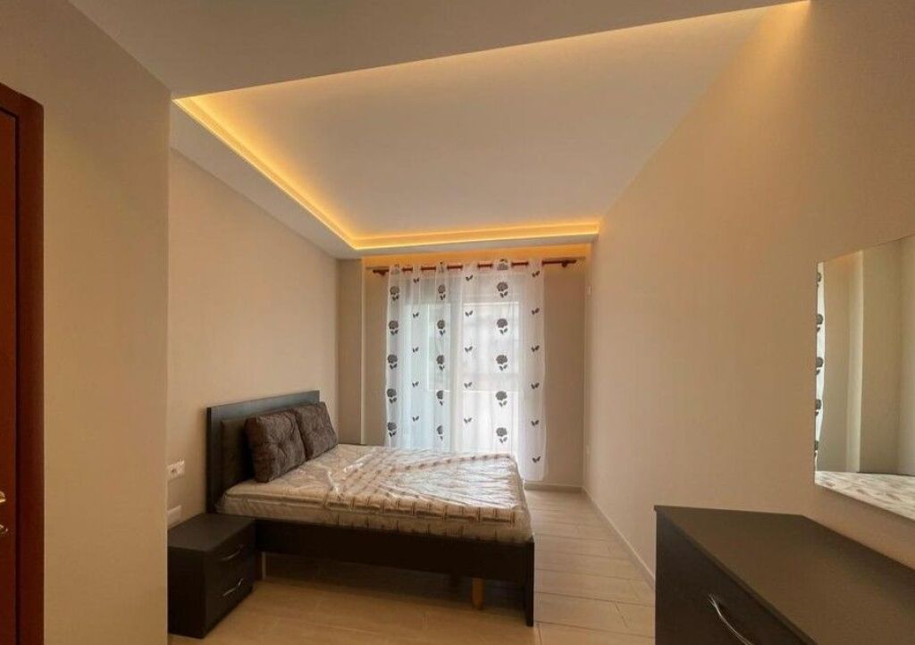 Shitet , Apartament 1+1, Misto Mame.