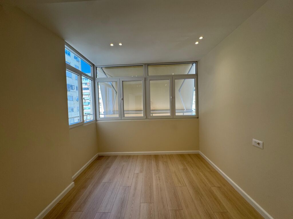 Apartament 2+1 per shitje, Komuna e Parisit