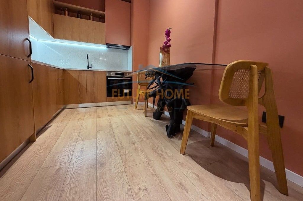 Qera,Apartament 1+1+post parkimi tek Ish Ekspozita